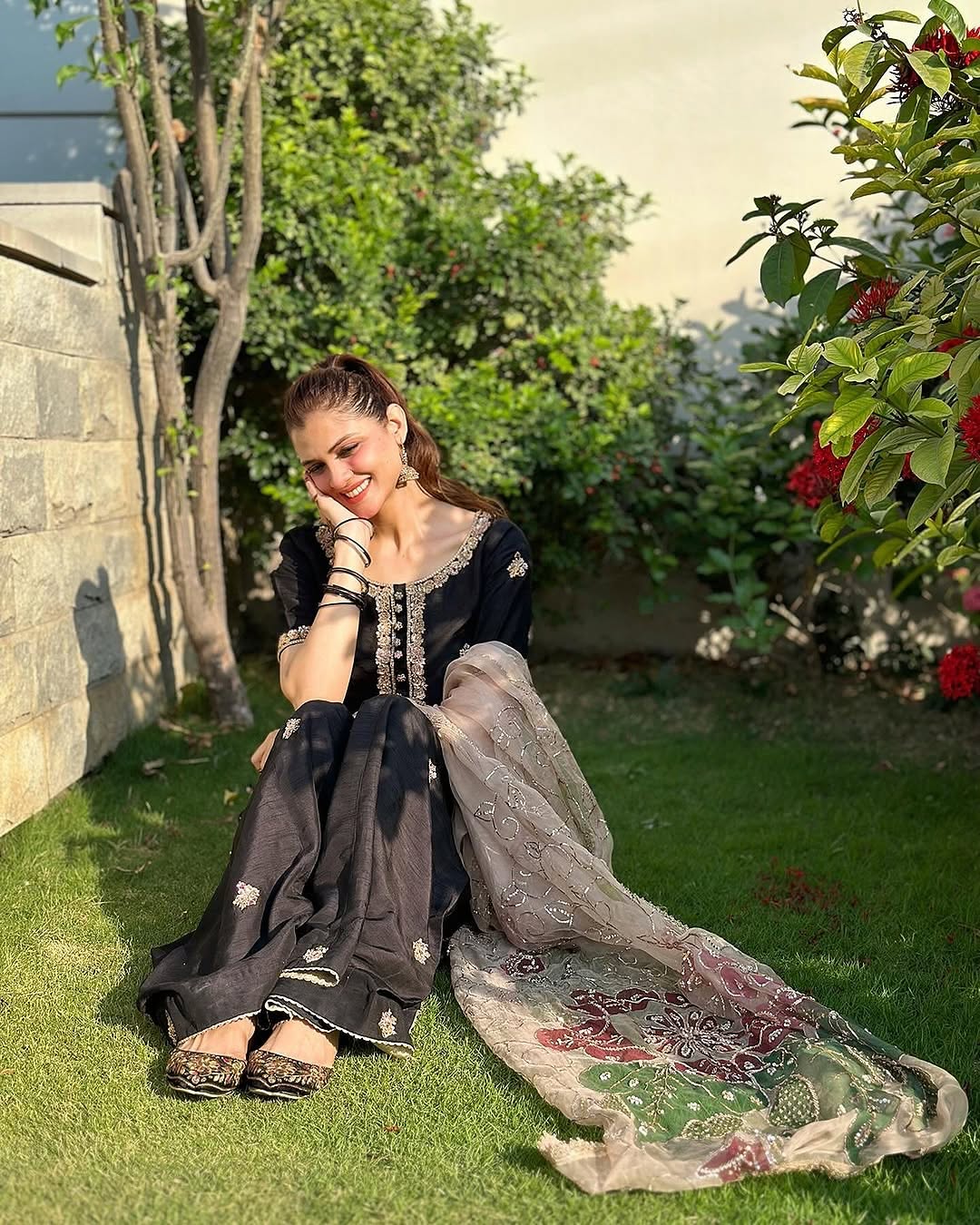 BLACK KURTI - hand painted duptha along with palaza and kurti alternate view