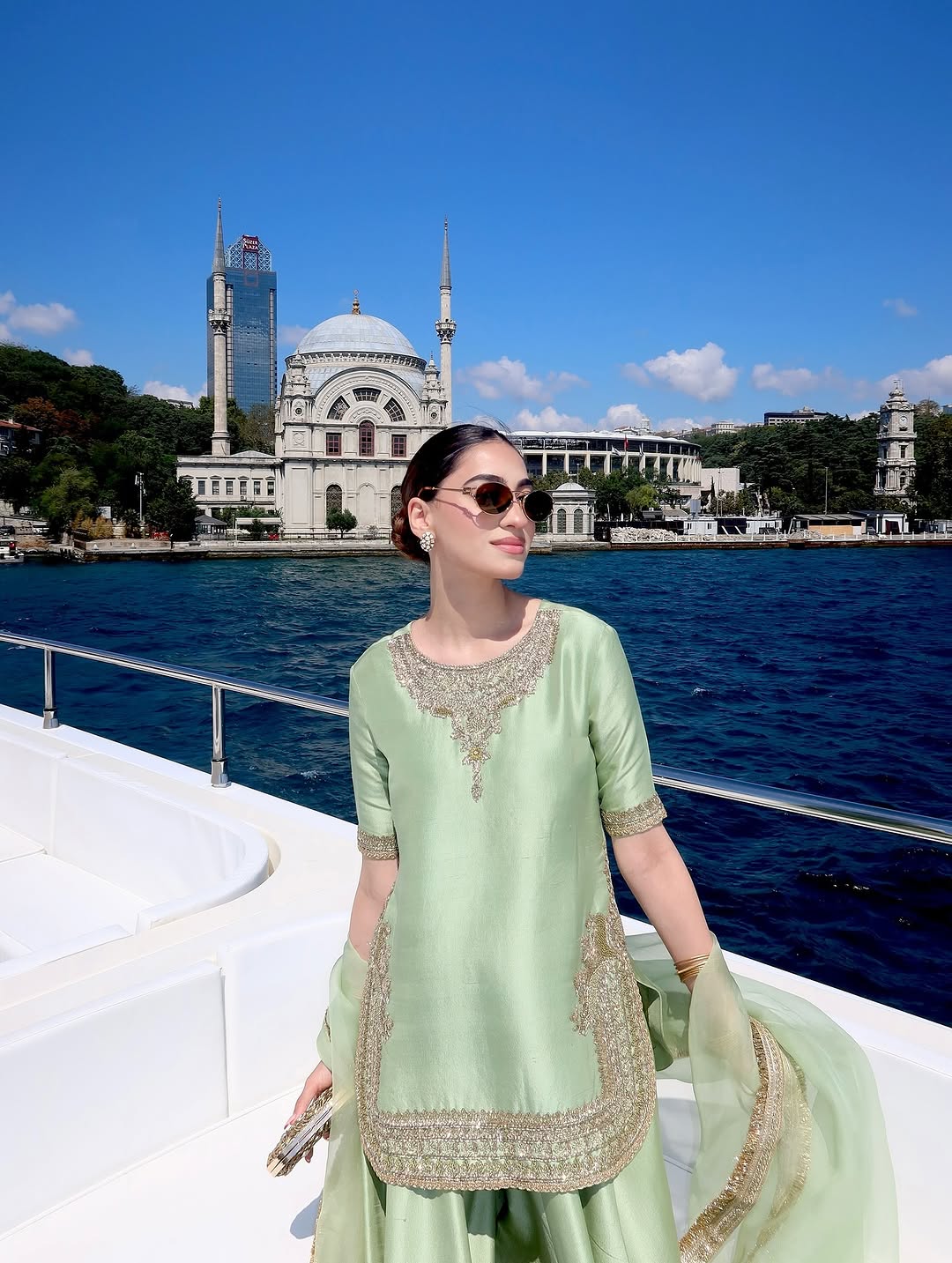 MINT GREEN alternate view